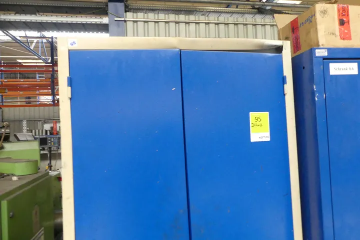 KNECHT - Metallschrank, ohne Inhalt Maße in cm ca. 75 x 28 x 200